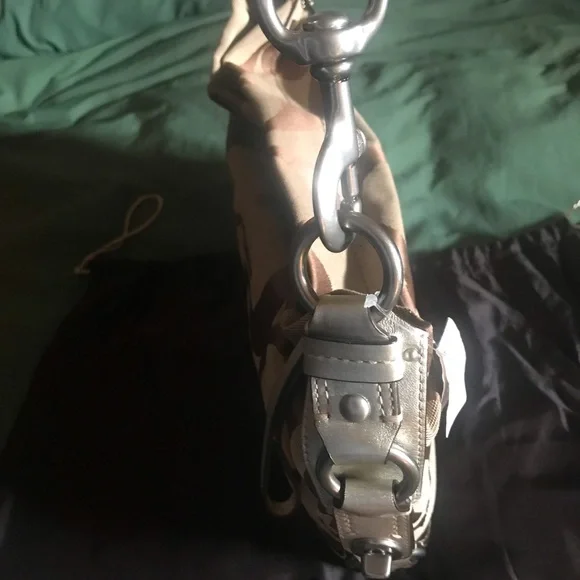 BNWT LARGE COACH SIGNATURE CARLY BABY BLUE INTERIOR - Picture 6 of 14